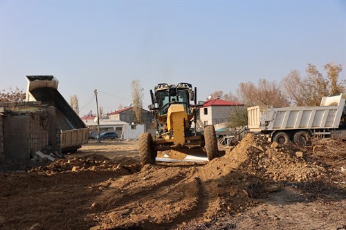 Emek Mahallesi yol açma çalışmaları devam ediyor.